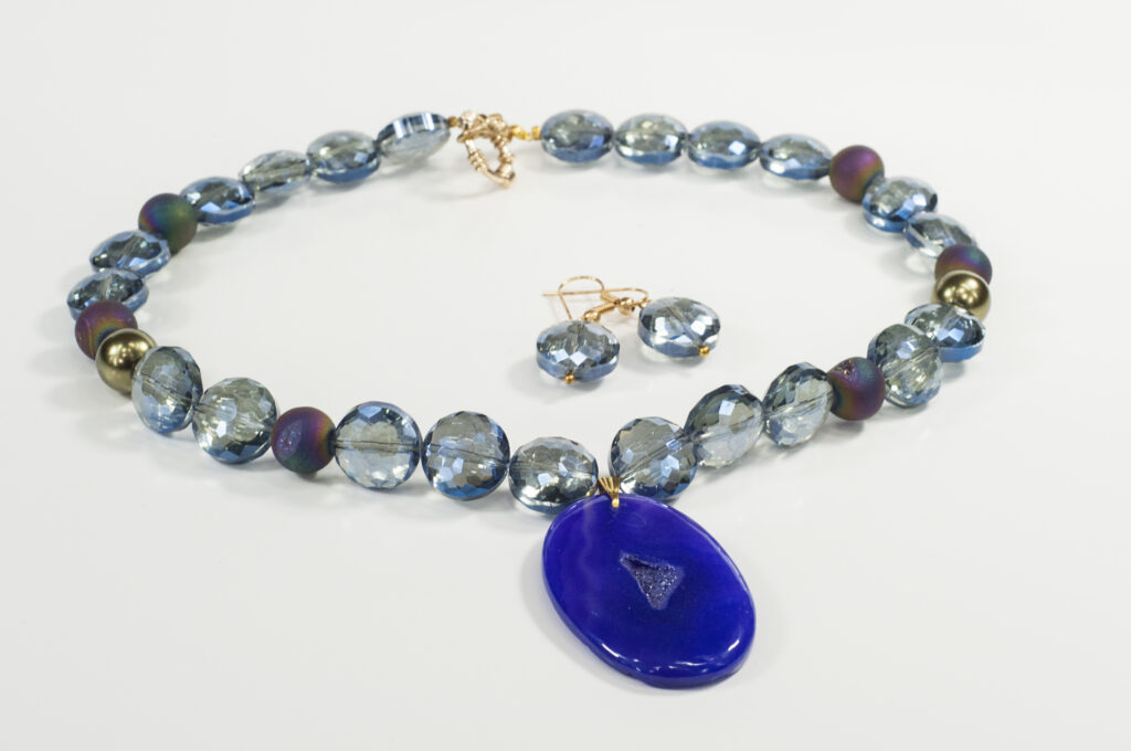 Колие с друза и Swarovski elements "Синьо сияние"